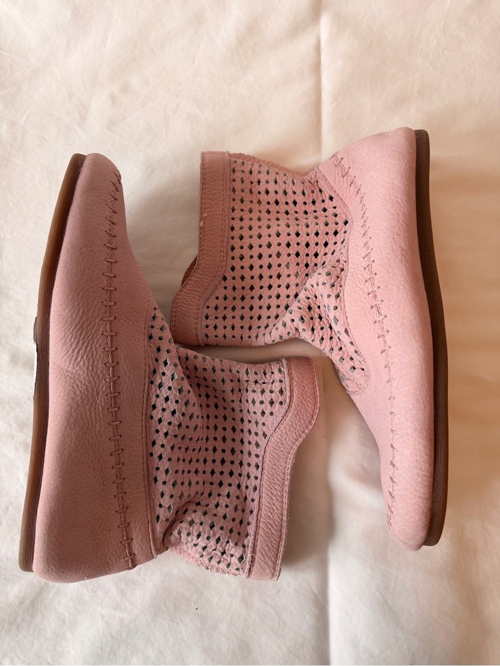 Dingo Women's Pink Moccasin Nubuck Leather Booties Size 7M Rare Sample NEW